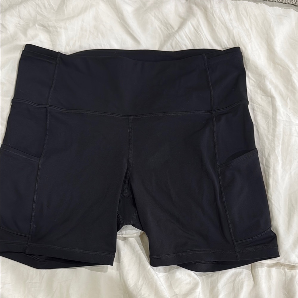Lululemon Black bikers with pockets